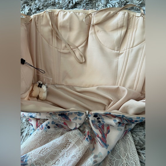 NEW BCBGMaxAzria “Elle” DewCombo Strapless Maxi Gown
Size 0 - Picture 12 of 15